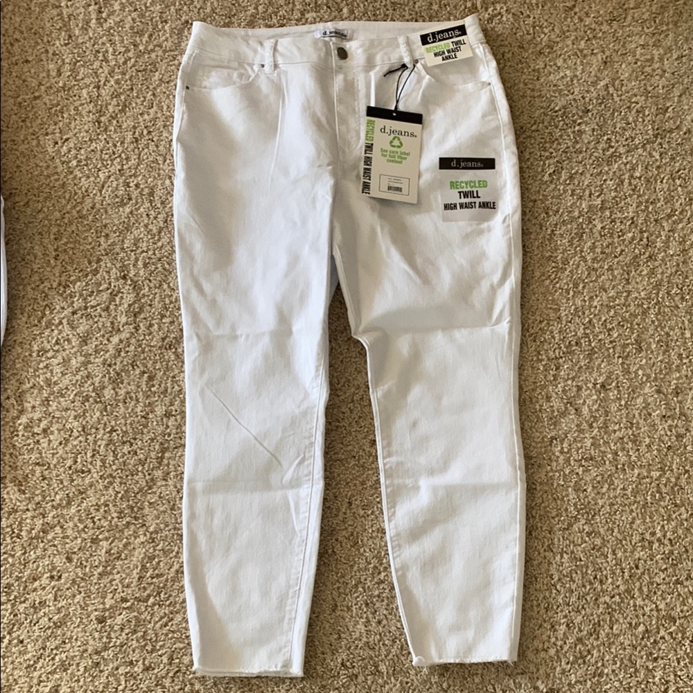 Women’s white cropped denim jeans